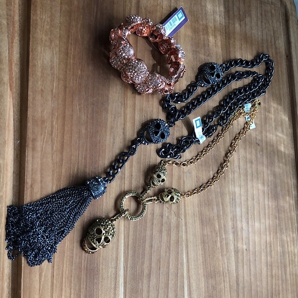 3 Pc Skull Halloween Jewelry Lot 2 Necklaces 1 Bracelet Some Imperfections - Picture 3 of 11